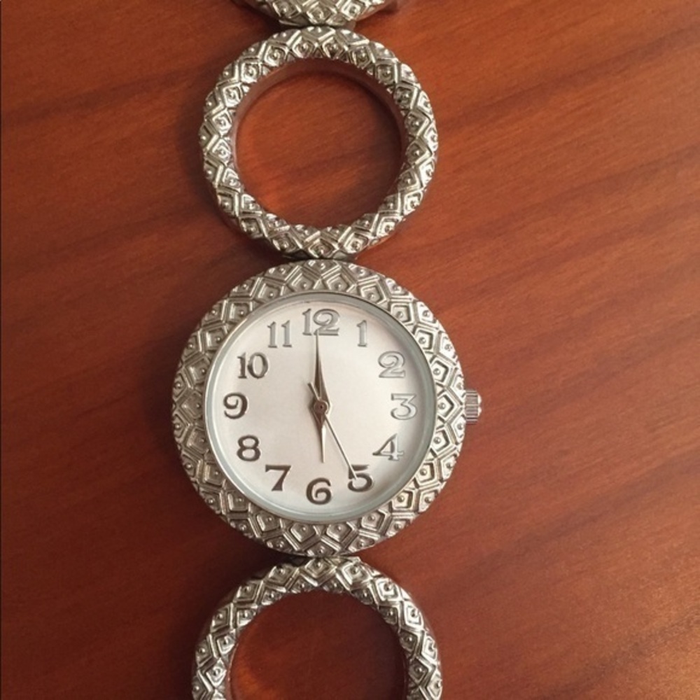Merona silver tone bracelet watch